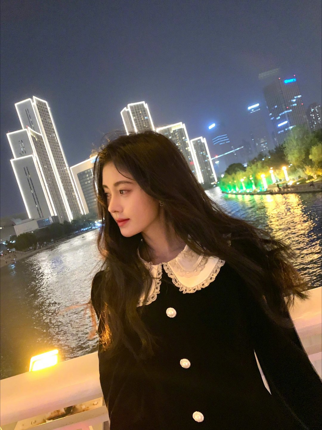 鞠婧祎 jjy鞠婧祎新造型融入傩舞元素 jjy鞠婧祎原谅现偶了 舞台上灯光闪烁 