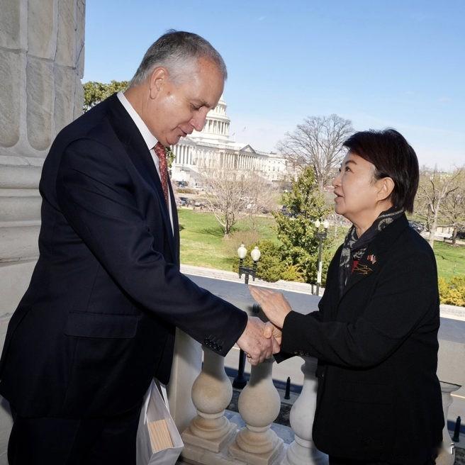 美国又请卢秀燕访问

这是赴美的国民党民代带回来的消息
当然，没有说邀请人是谁
