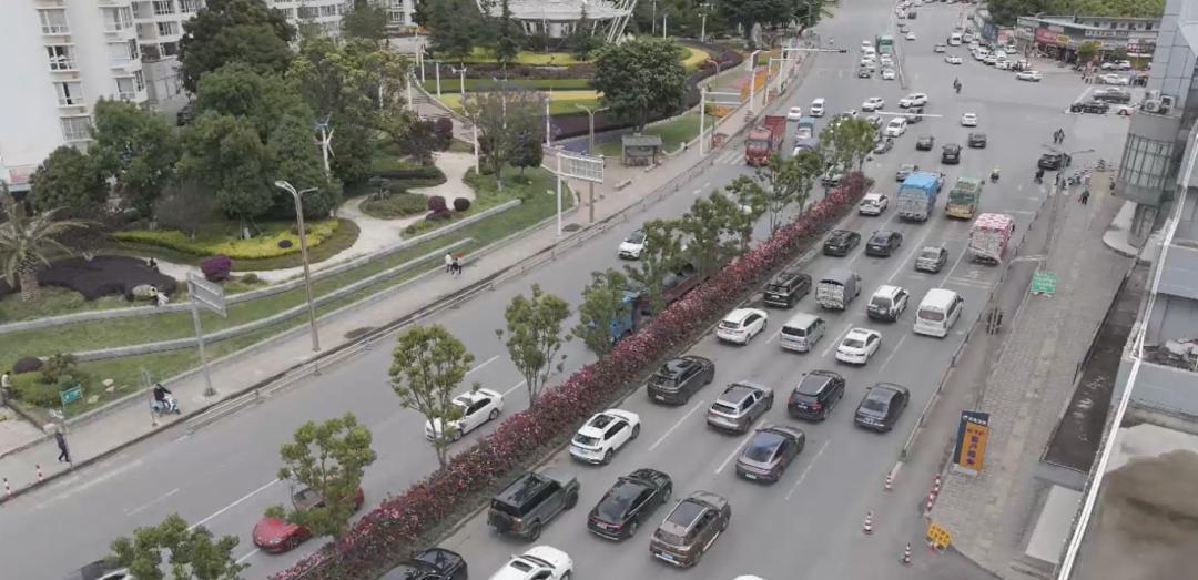 “五一”假期快结束了，返程车流那叫一个多，道路交通拥堵成了常态。云南交投大理分公