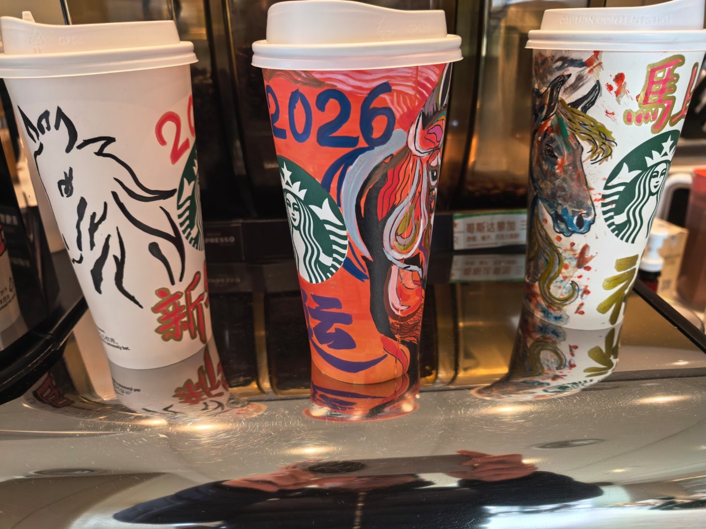 进门远看还以为出了这样的杯，高低也要让他们给我用这杯，另加钱也要，到跟前仔细一看