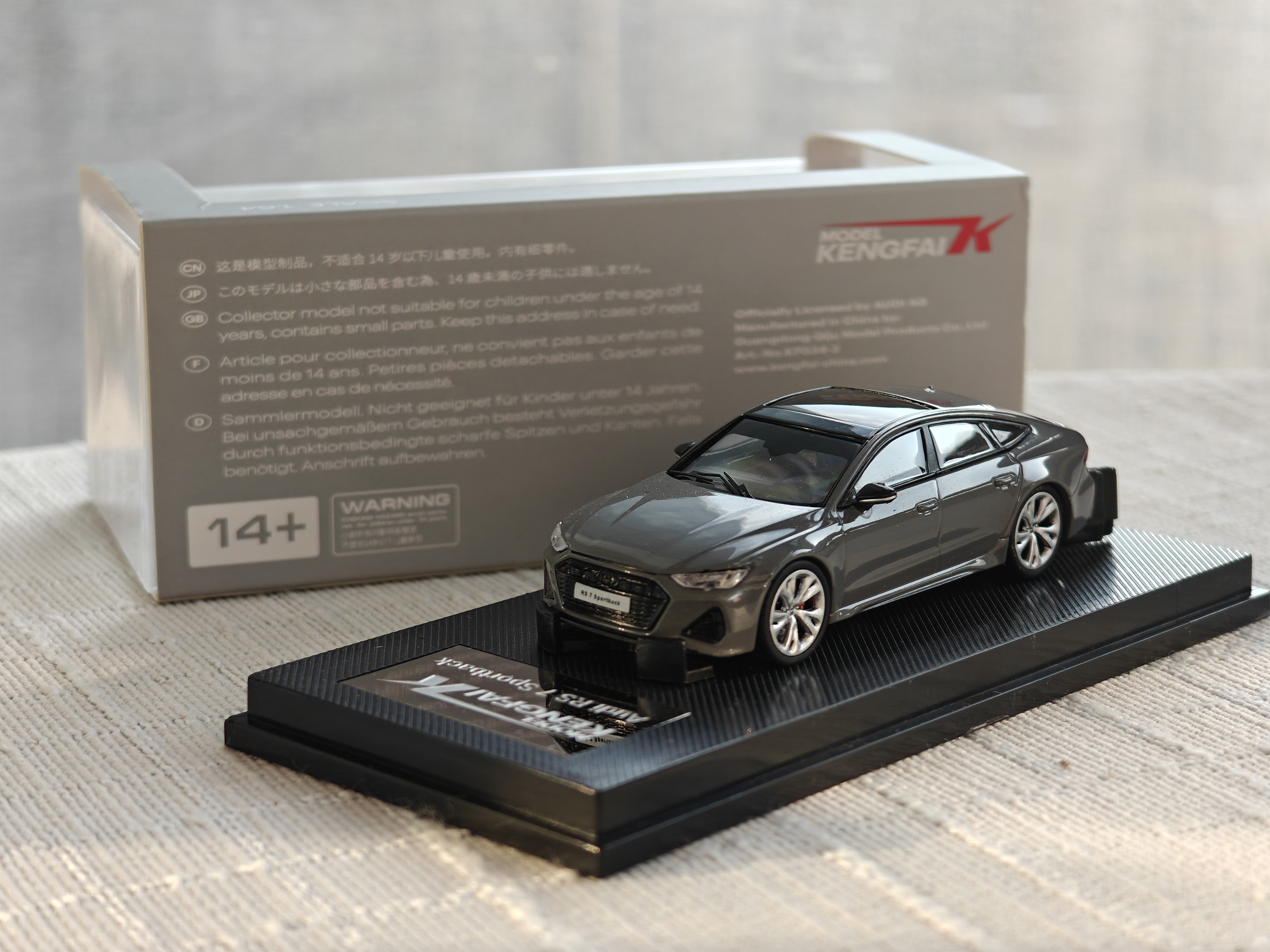 30天模型连送挑战 第46期今天【抽奖】送出的是：KILOworks 1:64 