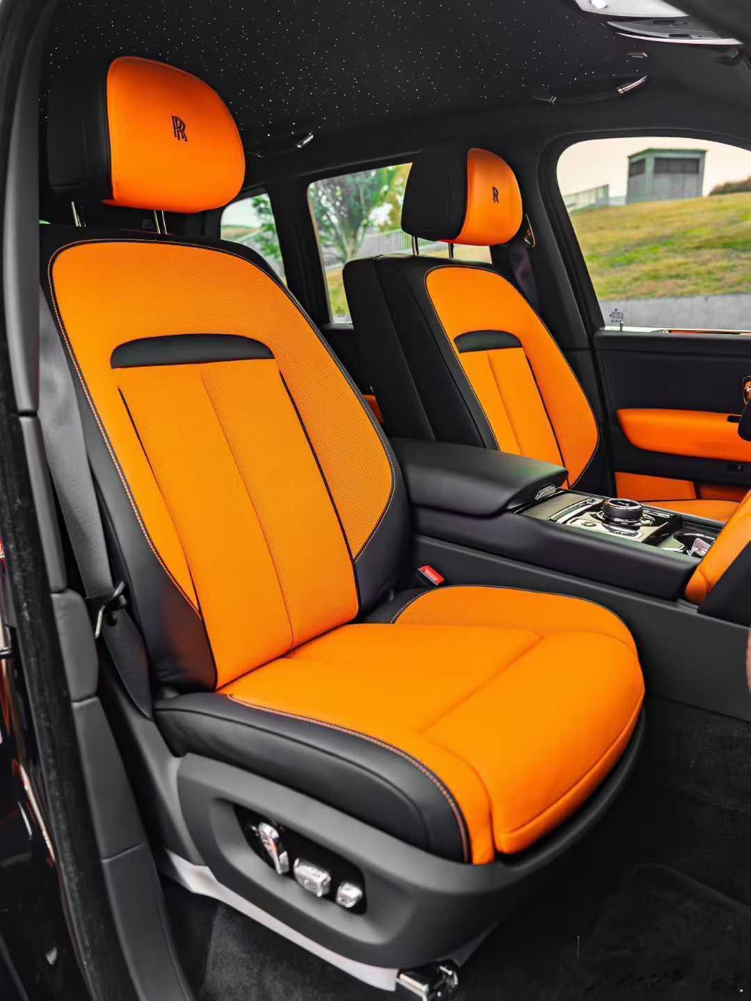 劳斯莱斯库里南 四座，25年1月上牌，1900km，钻石黑/爱马仕橙内，流星顶，