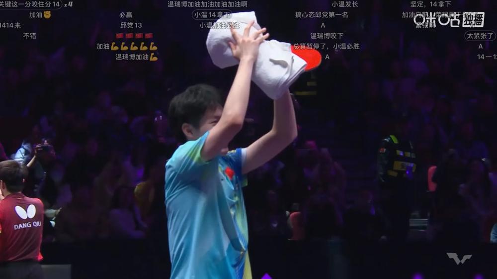 昨天WTT重庆冠军赛，19岁国乒小将温瑞博杀疯了。
4-2干翻刚逆转梁靖崑的德
