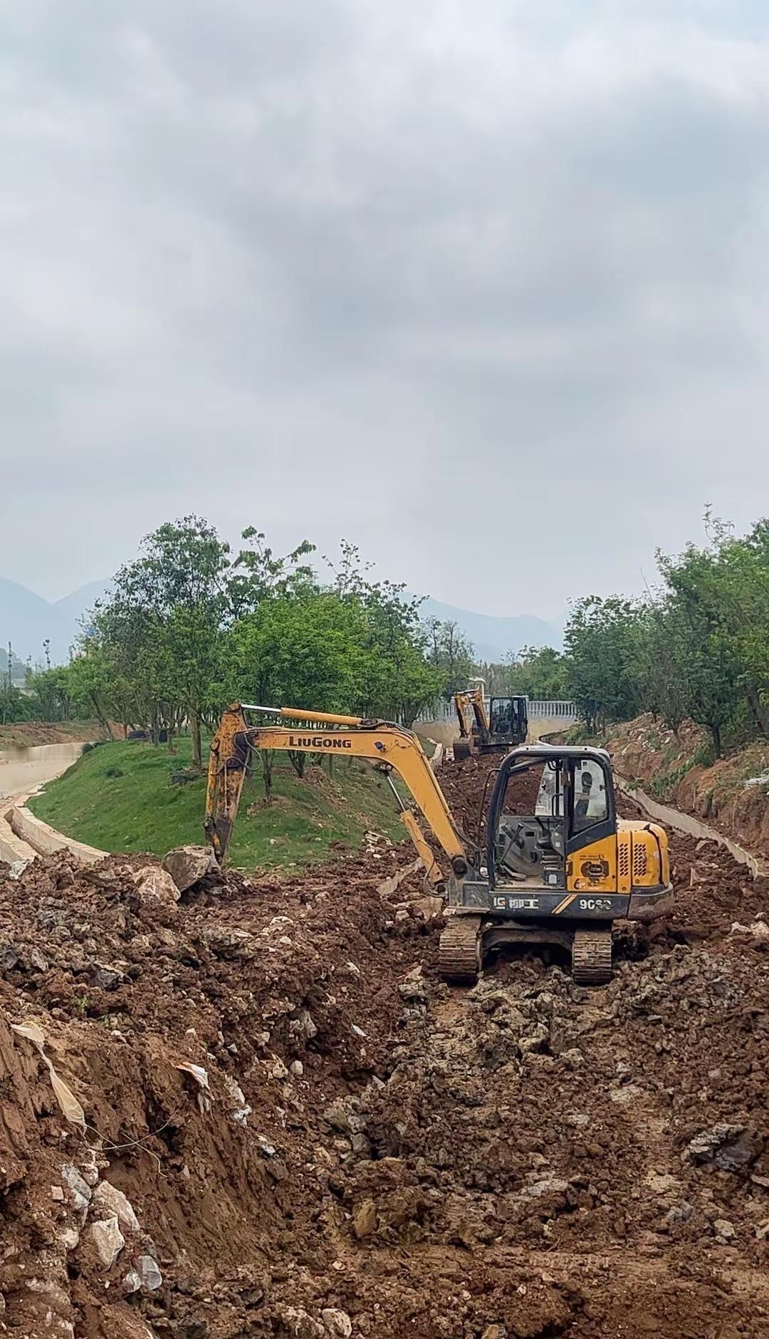 虽然你努力的样子很狼狈，比起你求人的时候好多了