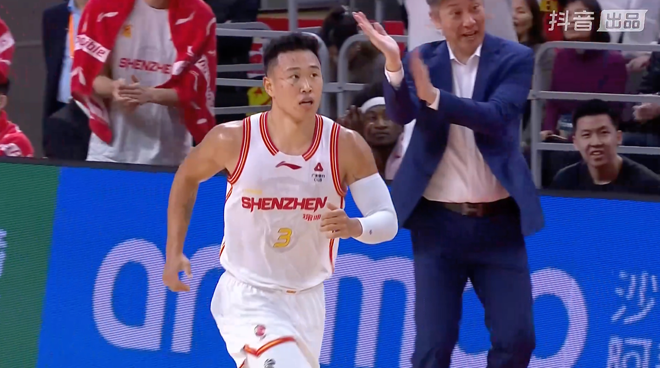 贺希宁真是来到生涯巅峰了，一招一式好自信广东男篮vs深圳男篮