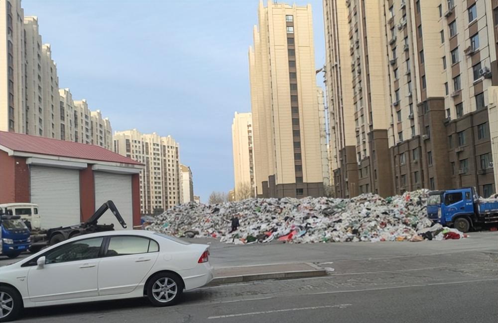 物业不干了、“撤场”已经形成潮流。
根据公开数据，2025年到2026年共监测到
