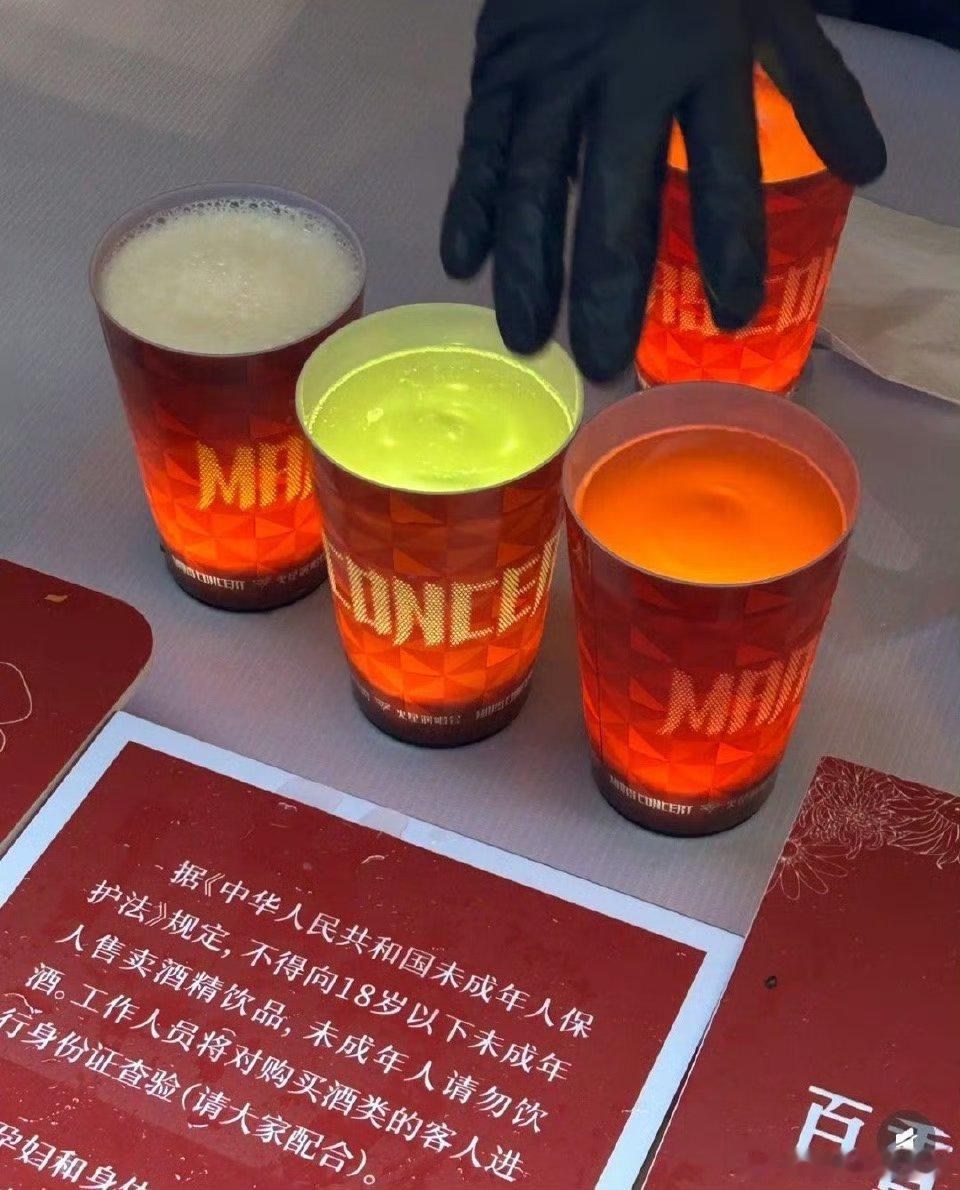 华晨宇歌迷喝掉4吨啤酒 惊现“海量”歌迷团！华晨宇演唱会4吨啤酒被清空，现场氛围
