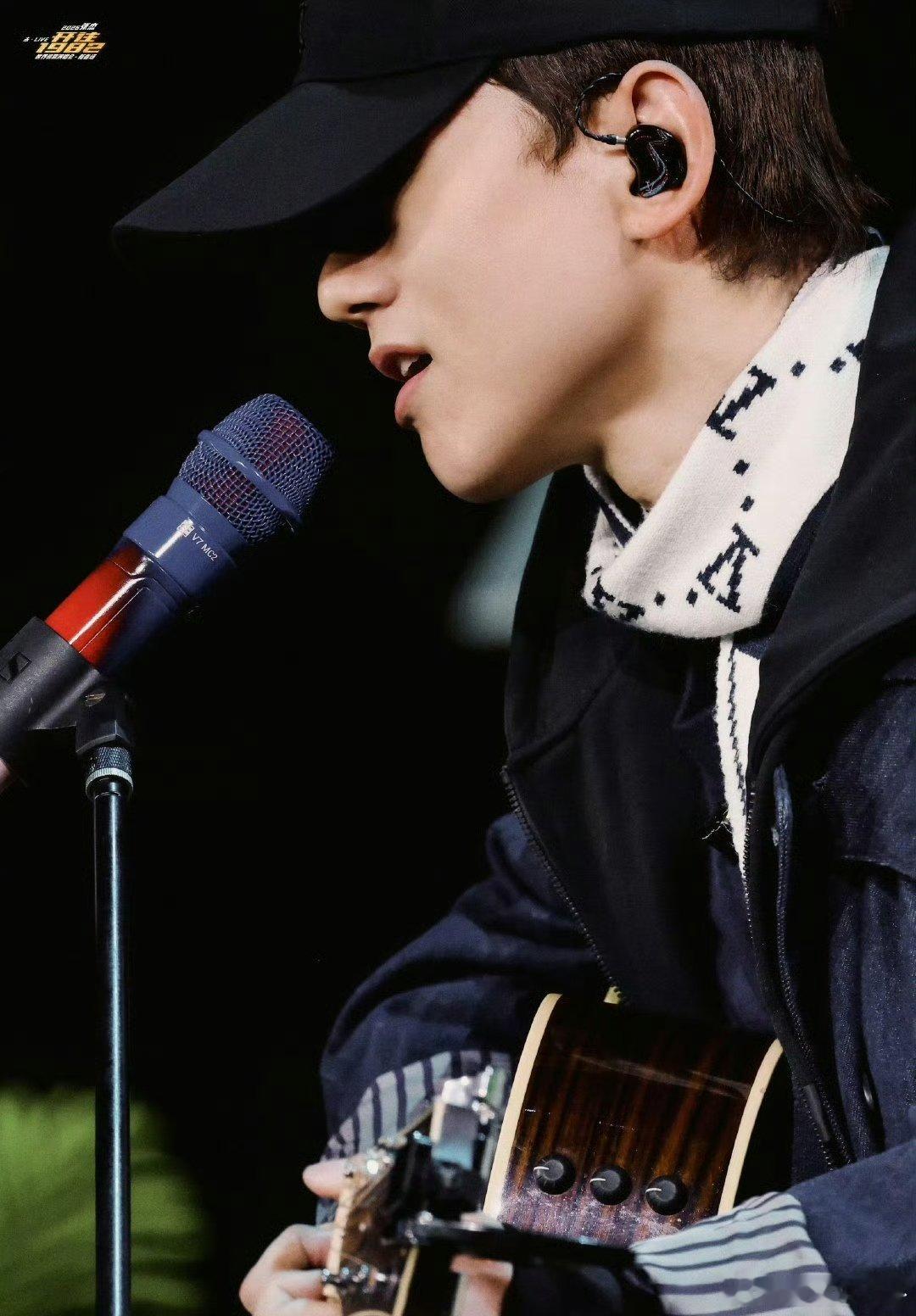 张杰演技派 张杰未LIVE巡回演唱会 张杰于未LIVE唱响《演技派》，唱功稳得没