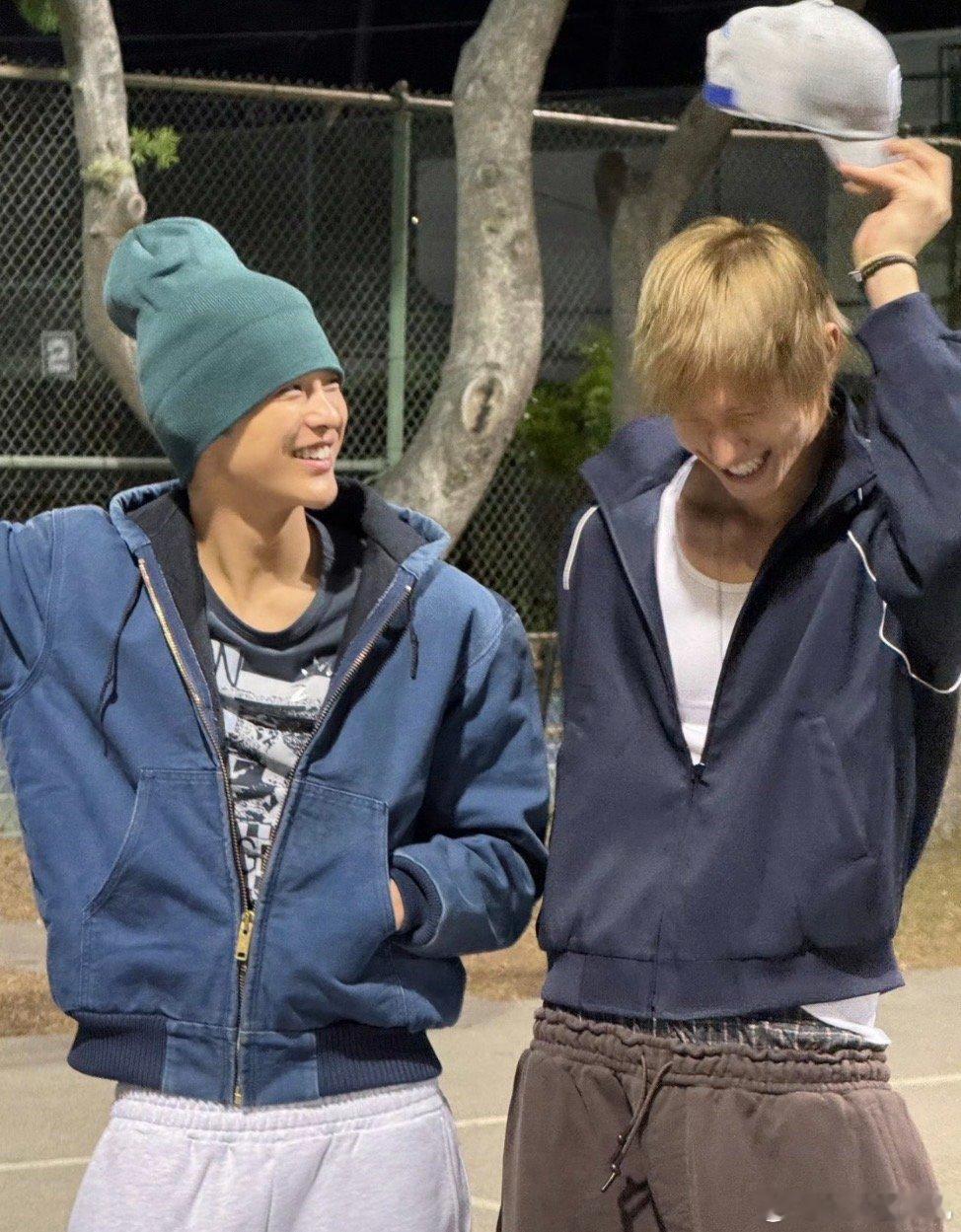 很难想象这个组合里竟然有六颜一 