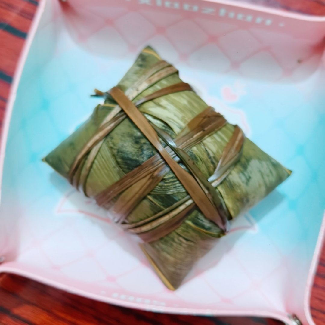 生活手记 来猜猜是甜粽子还是咸粽子🍙 