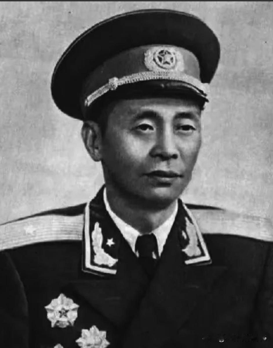 1955年，甘祖昌被授予开国少将，谁知，两年后，他不顾肖华劝说，竟向中央申请：“