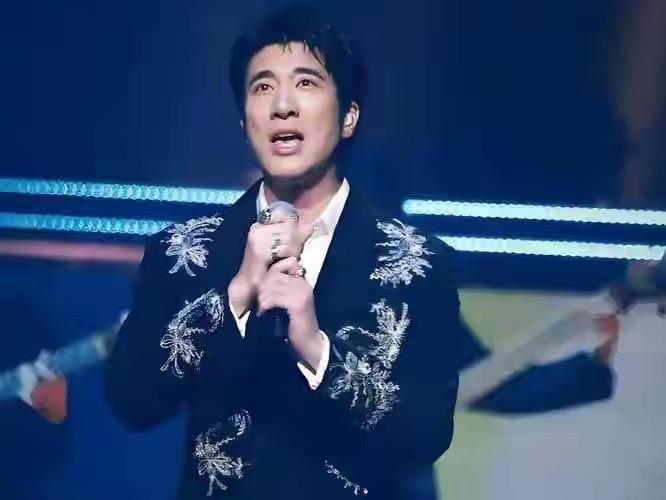 如何评价王力宏？

王力宏的经历非常典型的体现了“所有命运馈赠的礼物，都在暗中标
