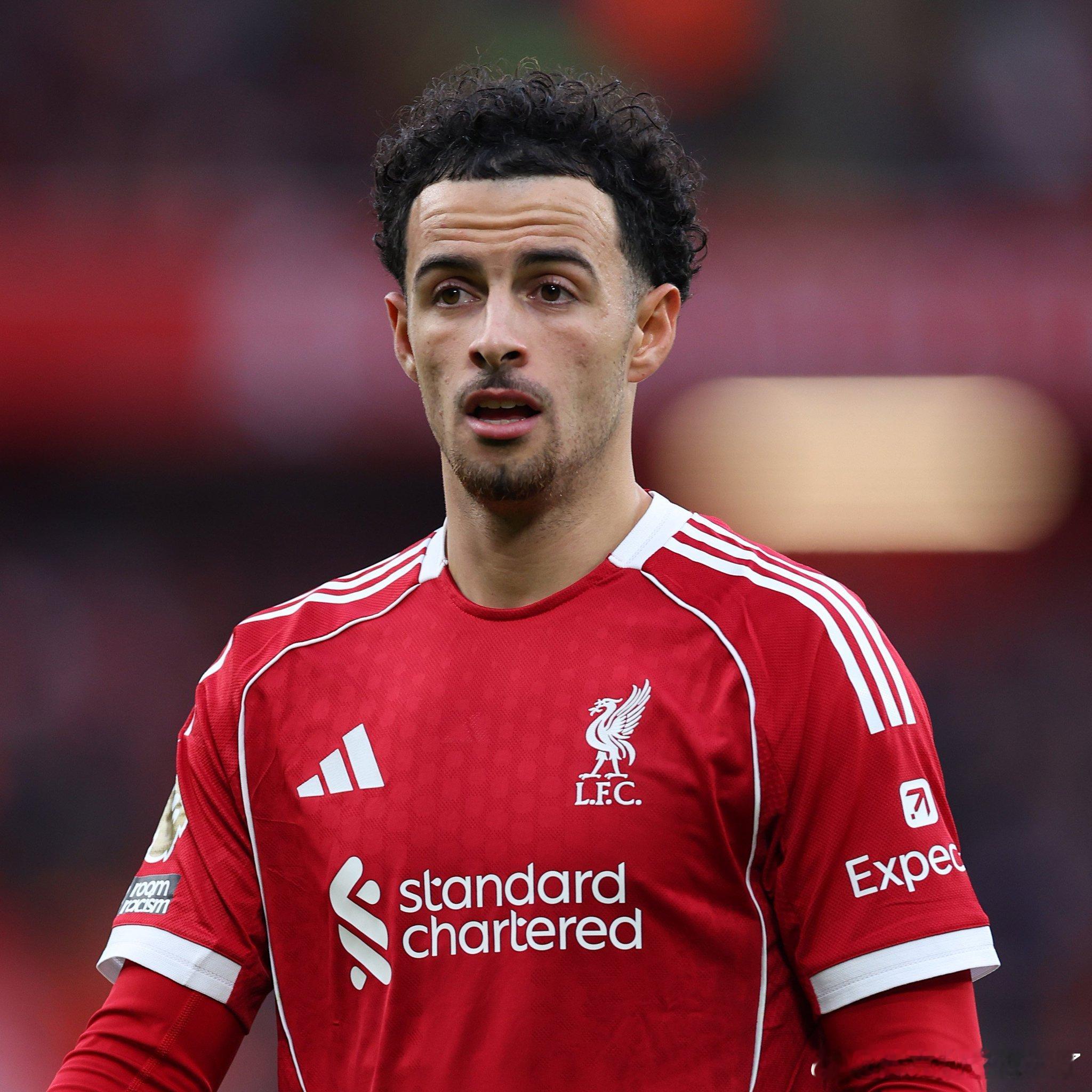 琼斯在对阵埃弗顿的比赛中，在防守三区内9次夺回球权，本赛季英超单场比赛中没有球员