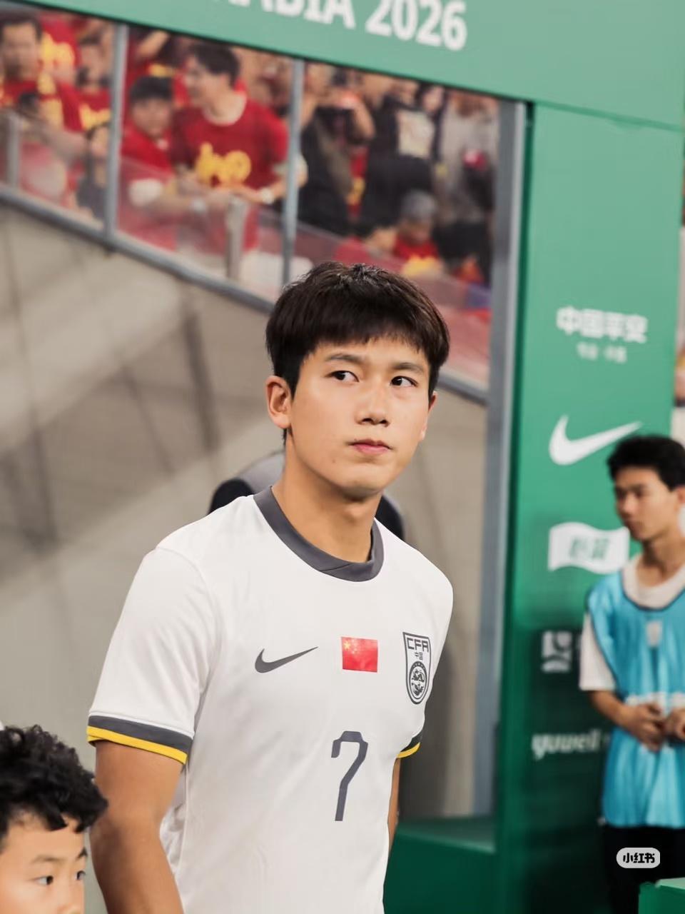 U23国足进球3比0，谁能想到这样的结果，跟半决赛阵容换了一半一样让人意外，国产