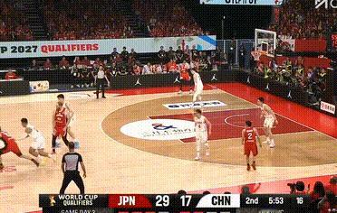 中国男篮半场落后日本男篮14分，给广大期待的球迷浇了一盆冷水！中国男篮队员确实打