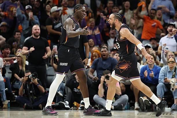 拉希尔-弗莱明明明很好用，但是系列赛前三场加起来打了不到10分钟，第一场打了快8