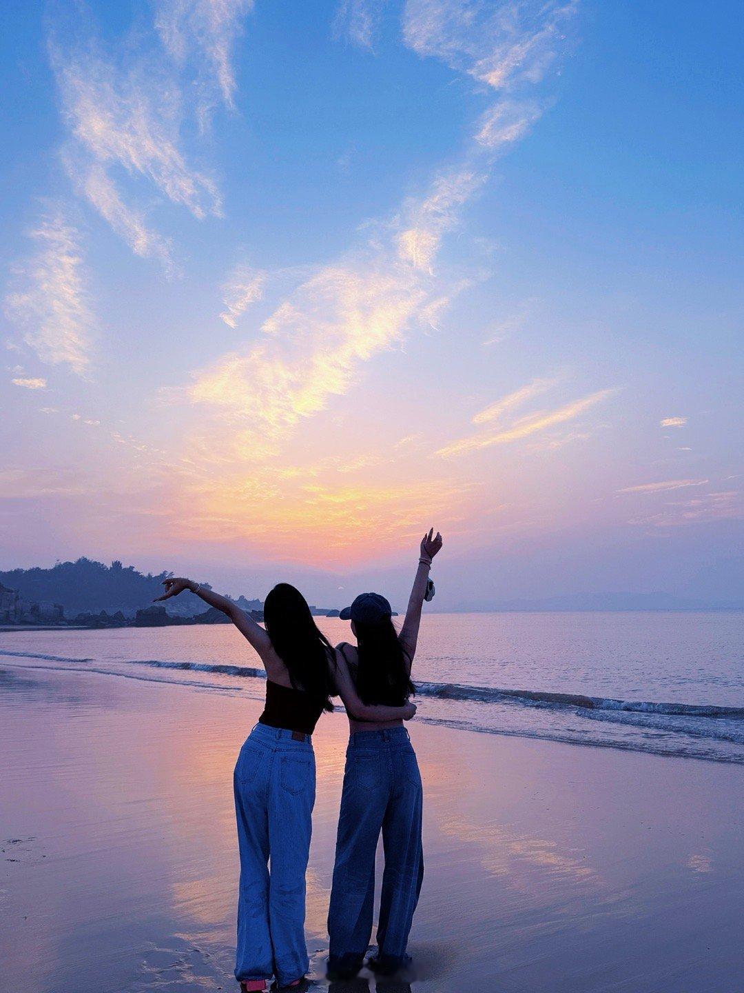 浪漫的不只是日出，还有凌晨三点半的我们。​  ​​​