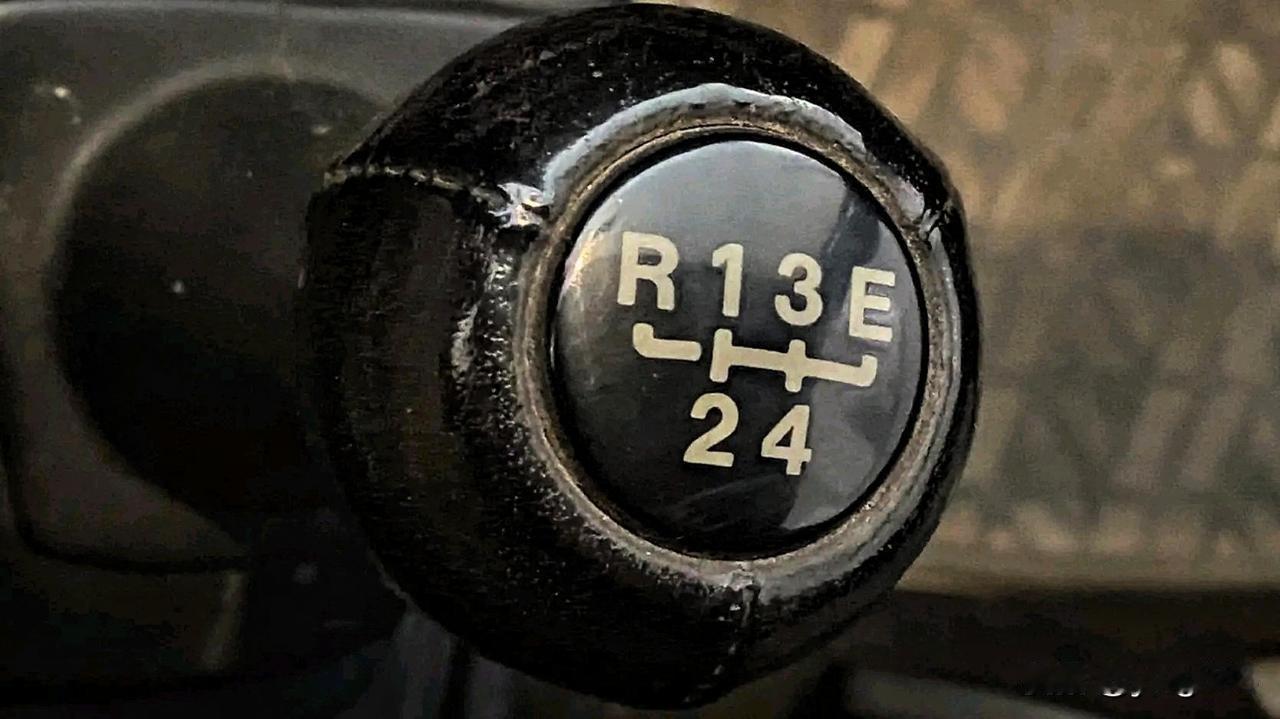 有些人正在研究为什么有些变速杆上除了常见的数字和字母之外，还会有一个字母“E”。