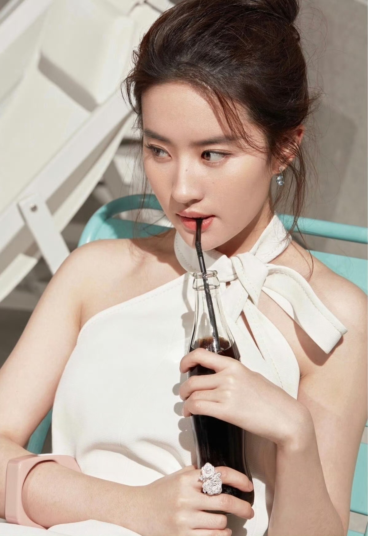 刘亦菲爷爷奶奶爸爸妈妈都有百科刘亦菲这颜值加身材也是顶级
