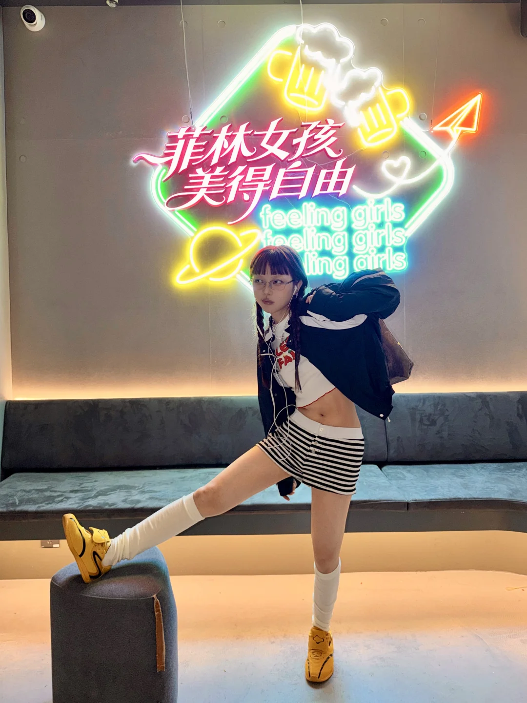 首先是被菲林女孩的香气吸引