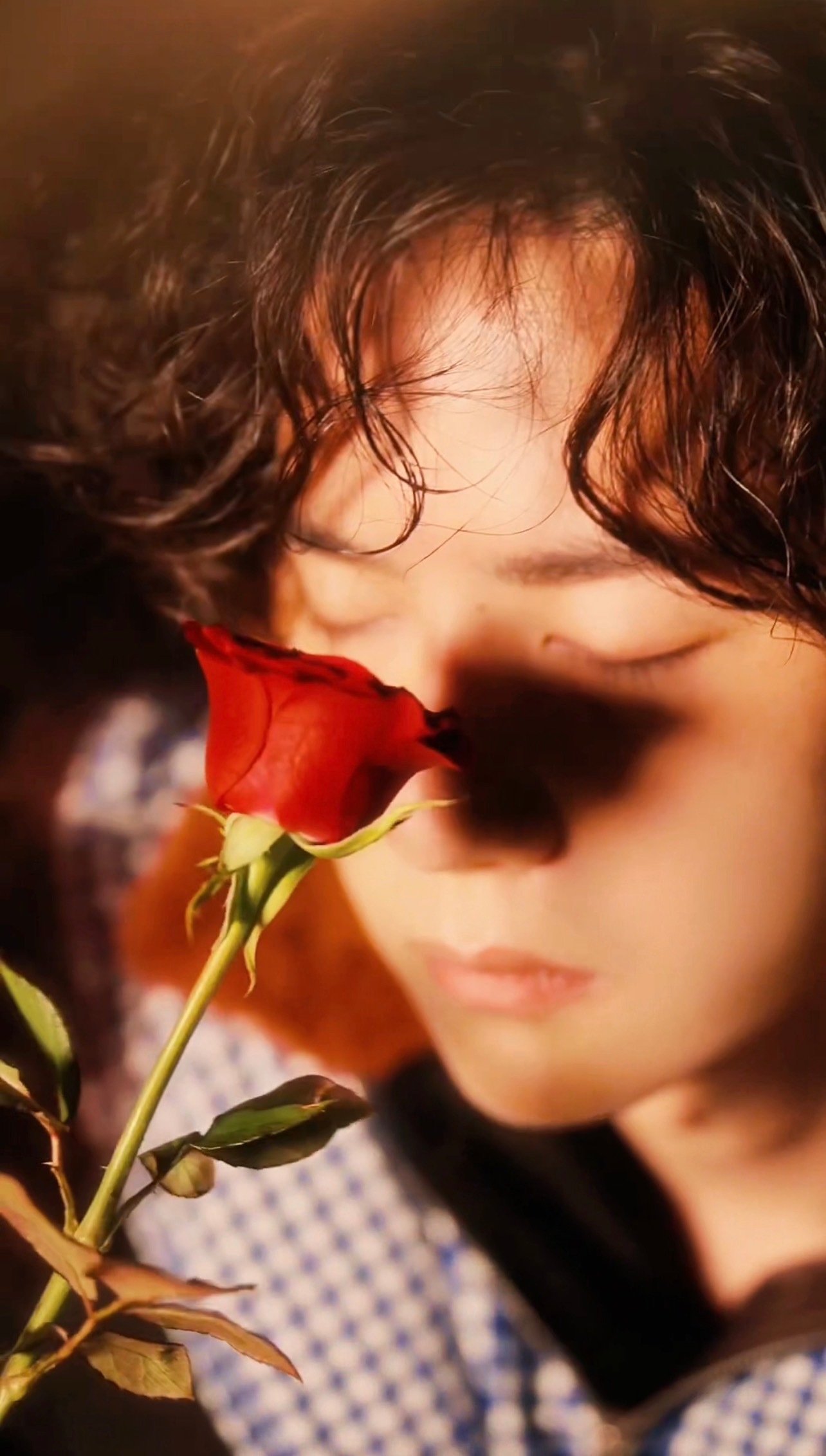 手持玫瑰花🌹的小王子好温柔 ​​​