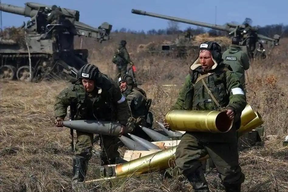 在中东地区，美国和伊朗的对抗已经进入到白热化的阶段。
双方谁都不肯停手，导弹在波