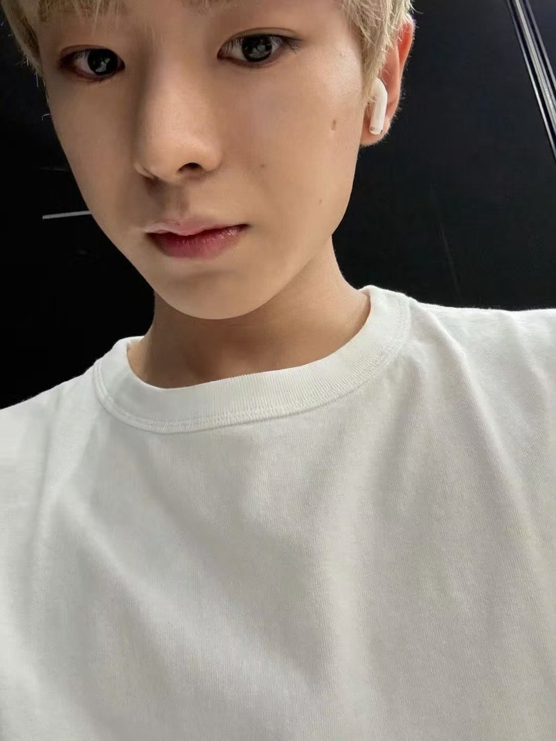 李贤在小猫探头 ​​​