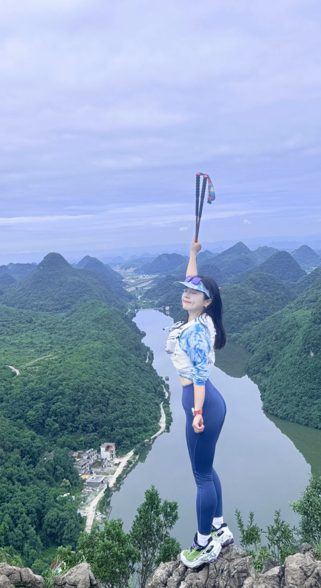 万峰顶的风都是美好而自由的。