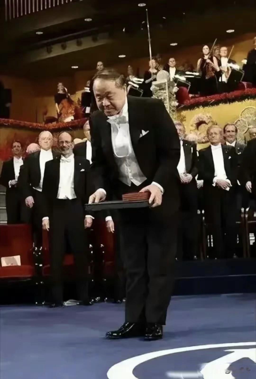 东方“岳不群”，一个绝妙的名号

       莫名被骂一点都不冤，他的三观与多