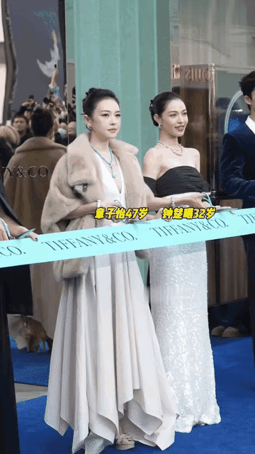 钟楚曦又被说抢C位了[捂脸]
还疑似把人家章子怡给惹不高兴了。

最近蒂芙尼线下