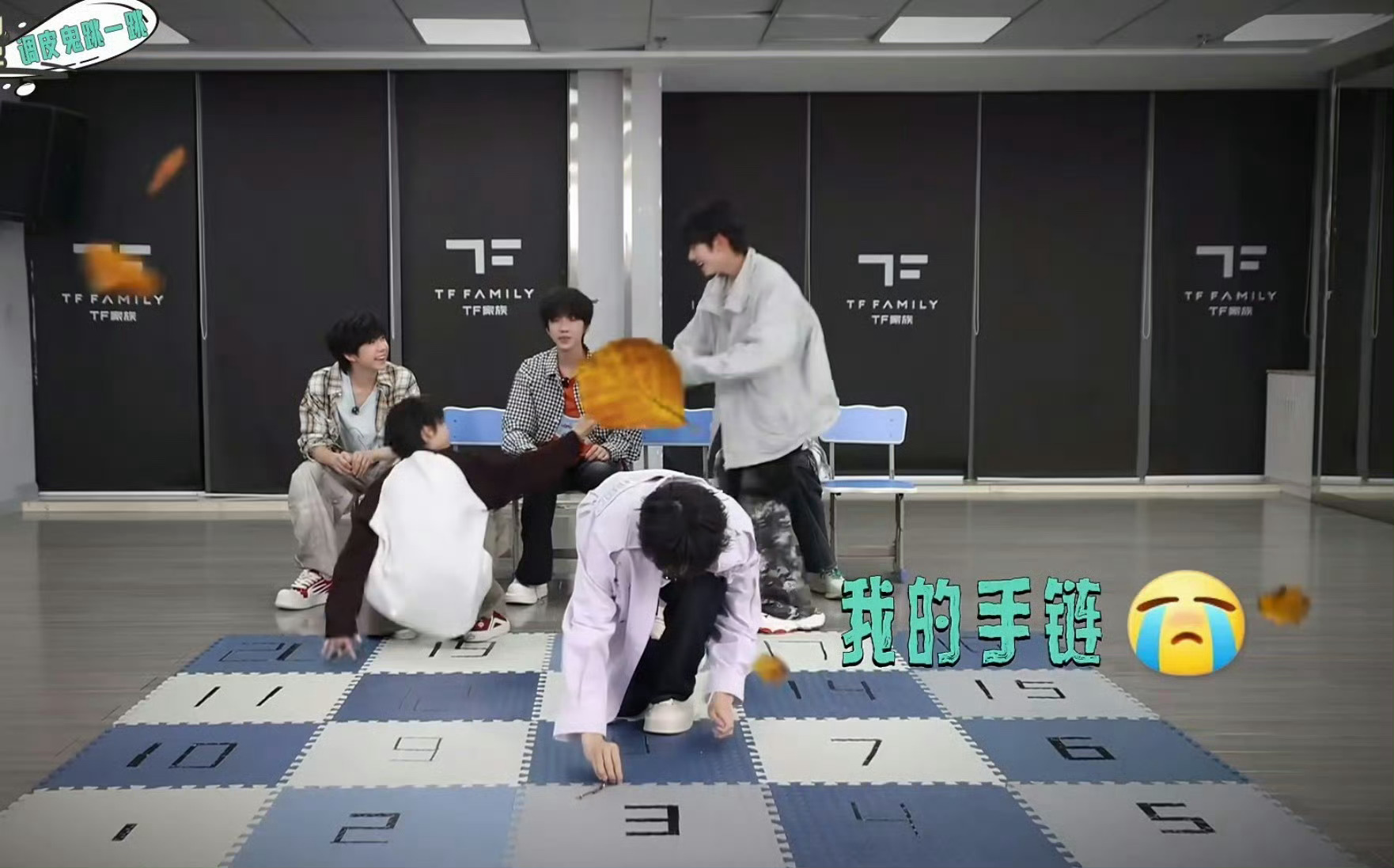 张奕然真的是重情义的好孩子，每一次手链戴久了都有感情，上一次手链在玩游戏中不小心