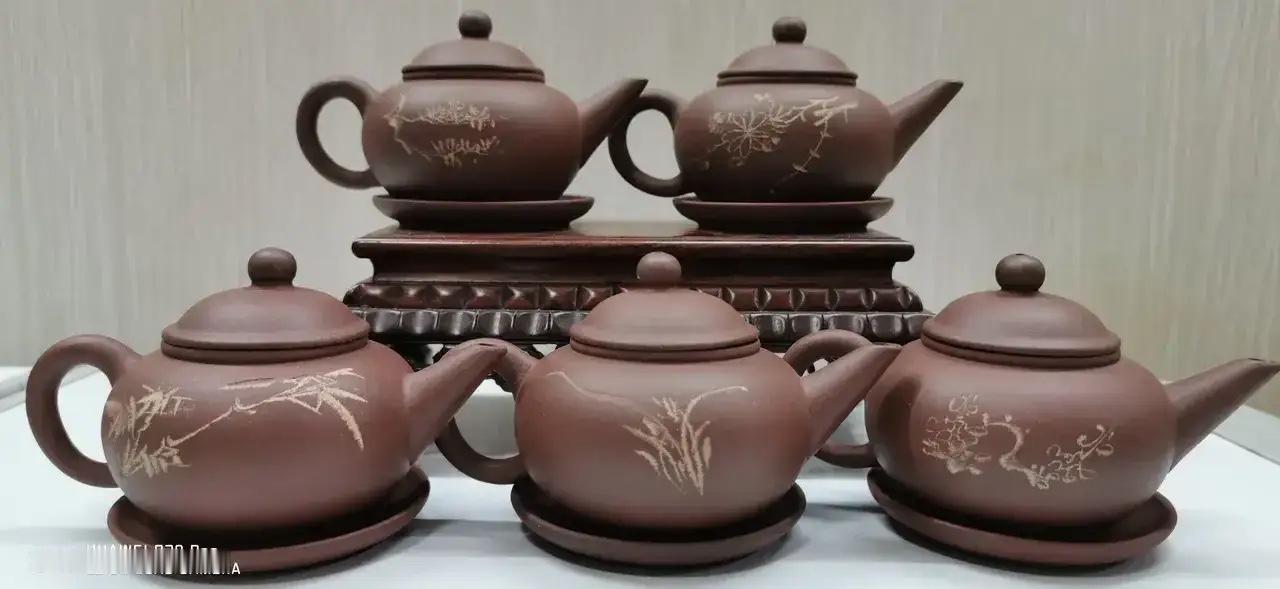 中国宜兴早期精品紫砂茶壶（独孔、约165 c c)
分享你的茶生活茶器之美 茶生
