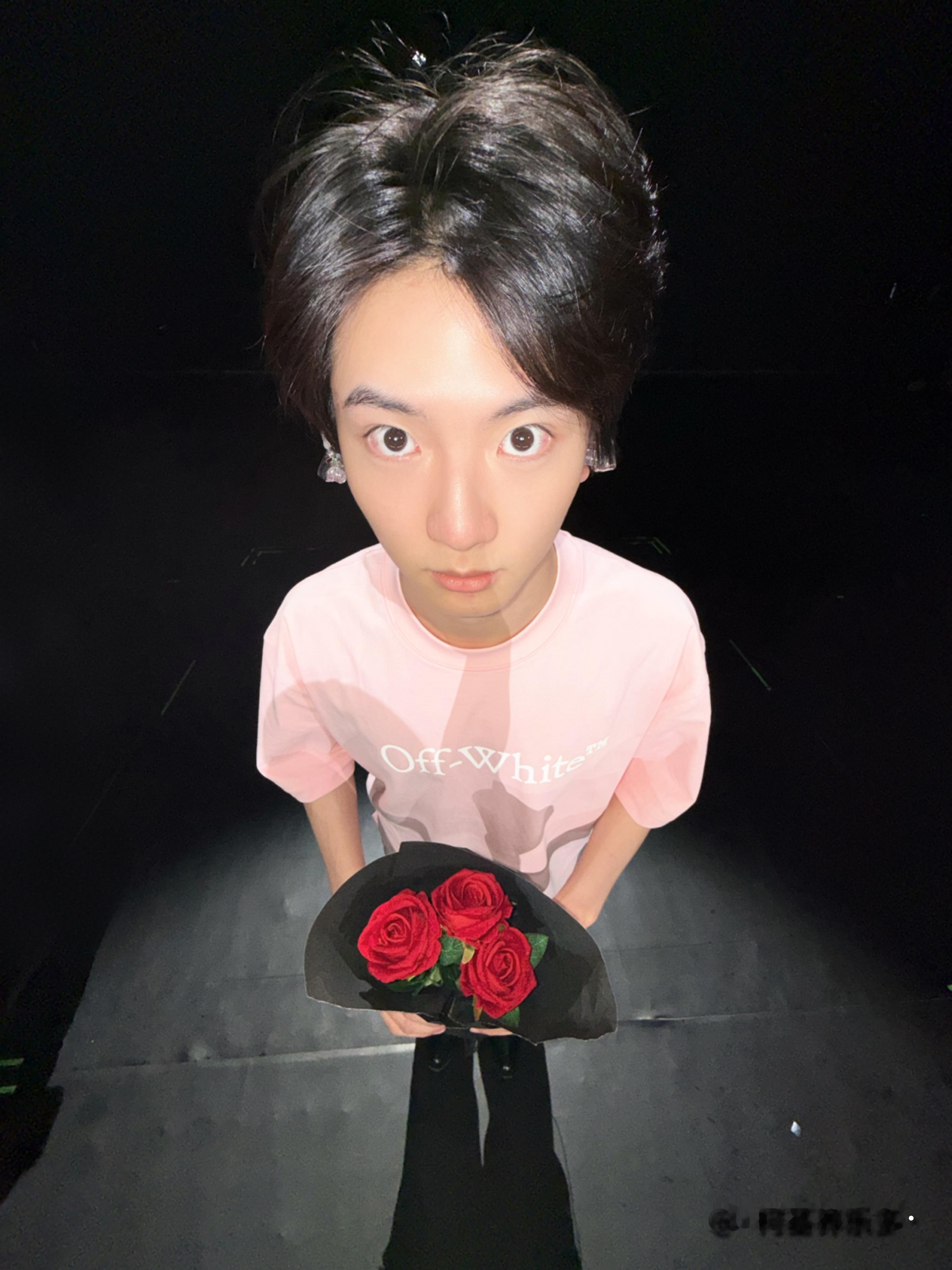 ？小哥哥你咋了 