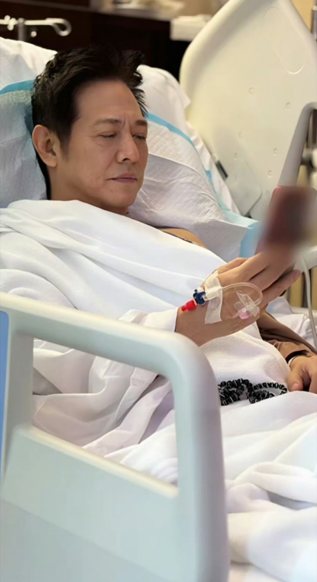 向太透露李连杰病情 希望他早日康复！希望他没事就好 ​​​