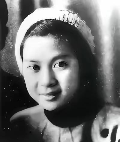 1942年，女地下党员罗文坤被捕，敌人见她不屈服，就把她放了，并让特务暗中监视她