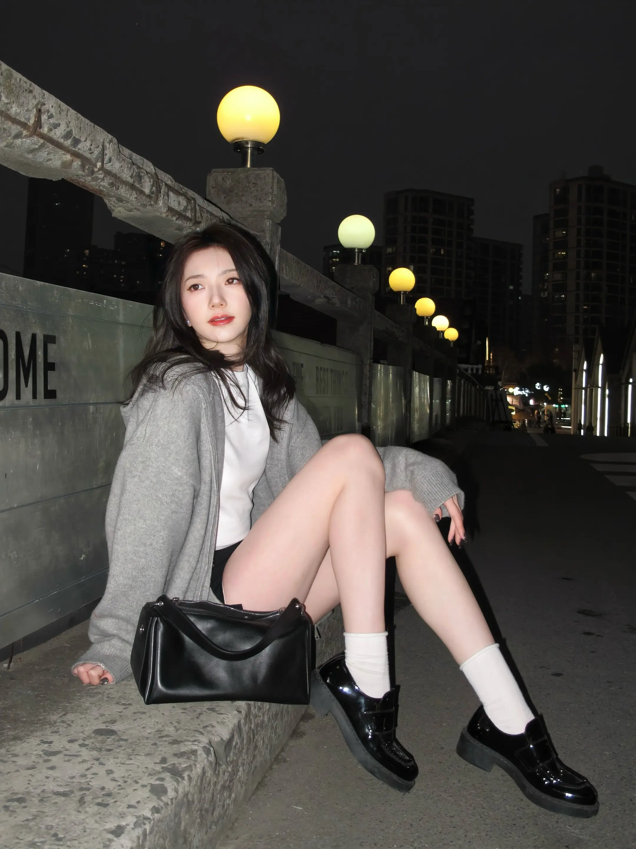 我想 我们应该坐在一起发呆 onlylookatme