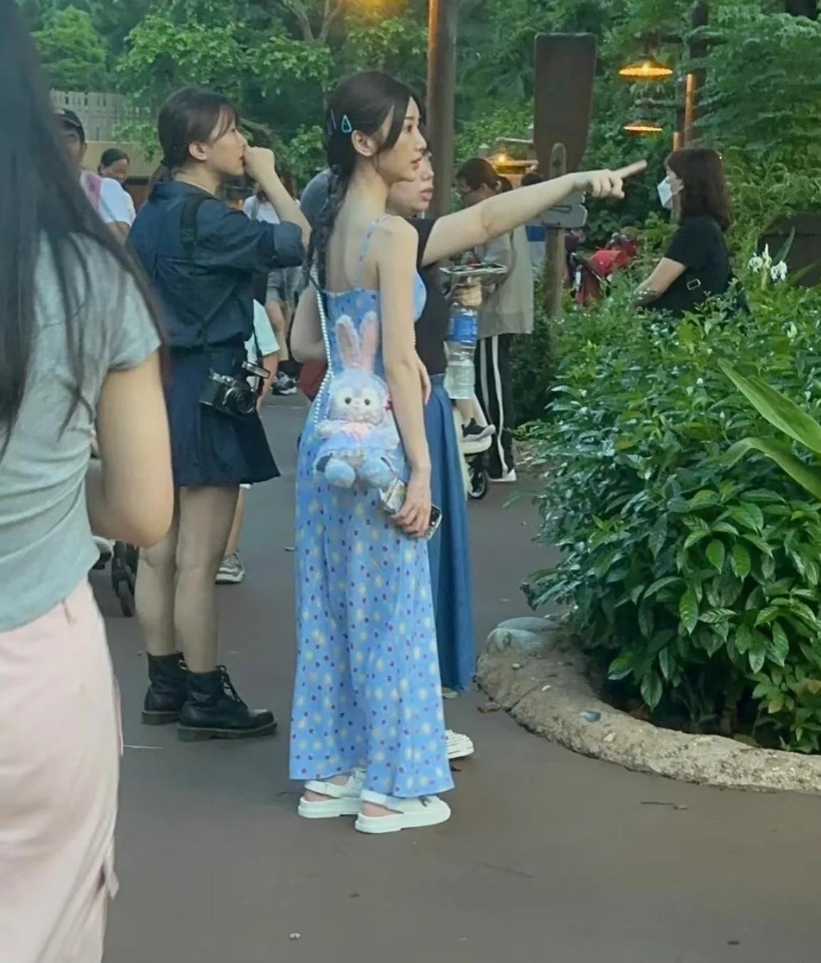 离开了美颜滤镜到了年纪和村里的没区别