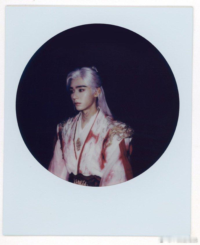 从少城主变执伞鬼，丢了笑容却没丢良心，报了仇也卸不掉悲凉 