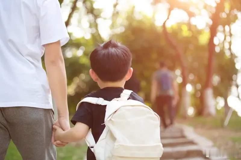 免除公办幼儿园学前1年保教费很多人对这个学前一年不大理解，学前一年免保教费是针对