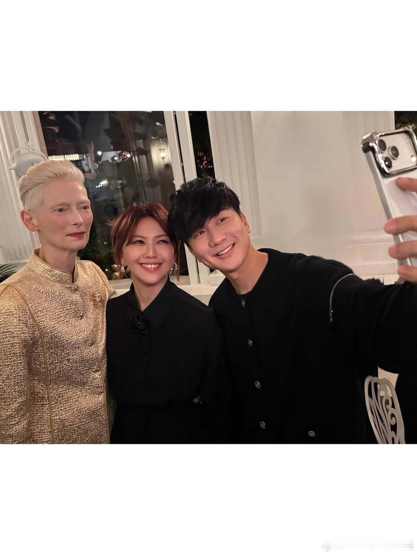 林俊杰孙燕姿古一法师合影林俊杰 今日，林俊杰（JJ Lin）和孙燕姿（Stefa