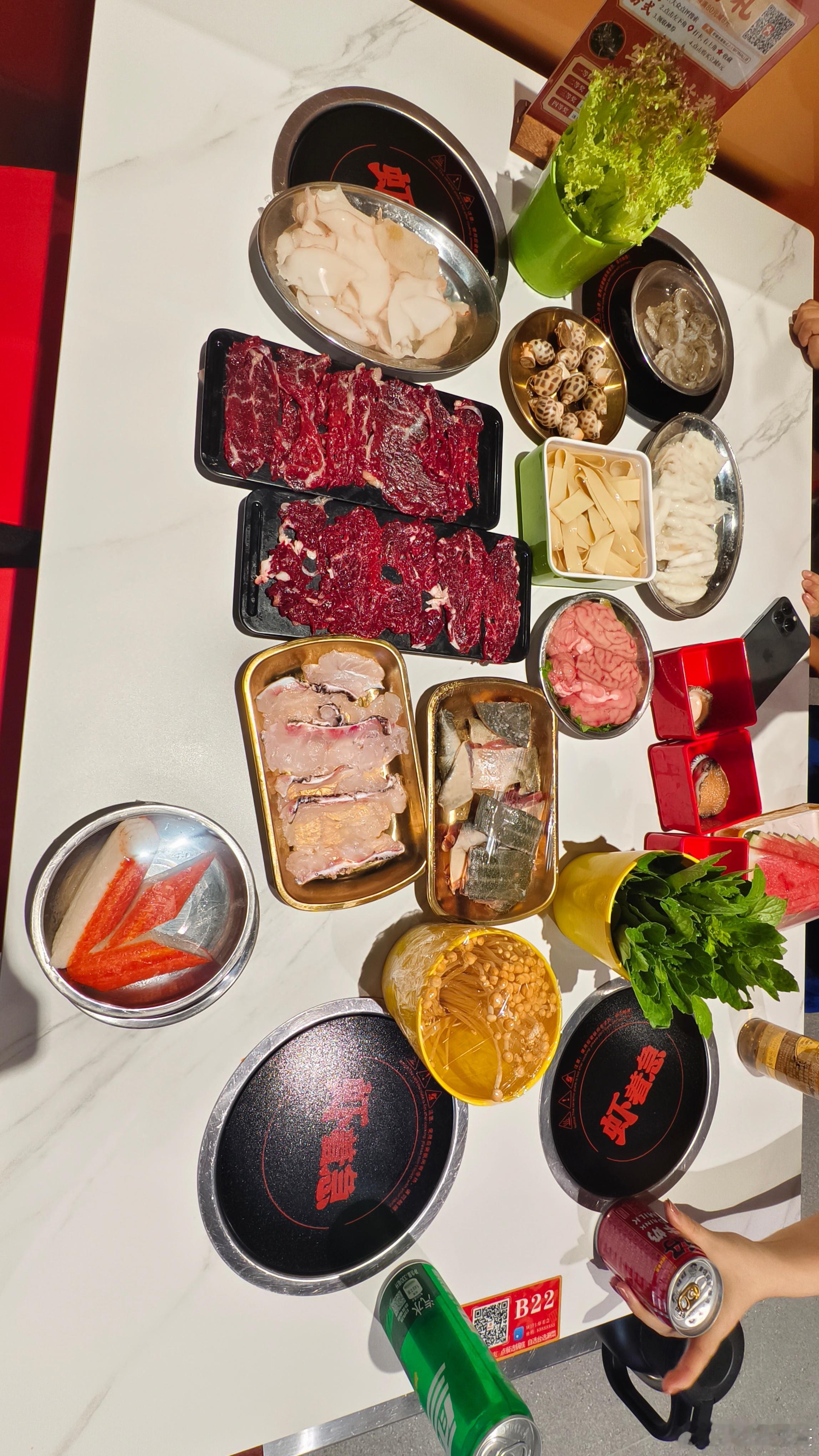 兄弟们，开席了美食 ​​​