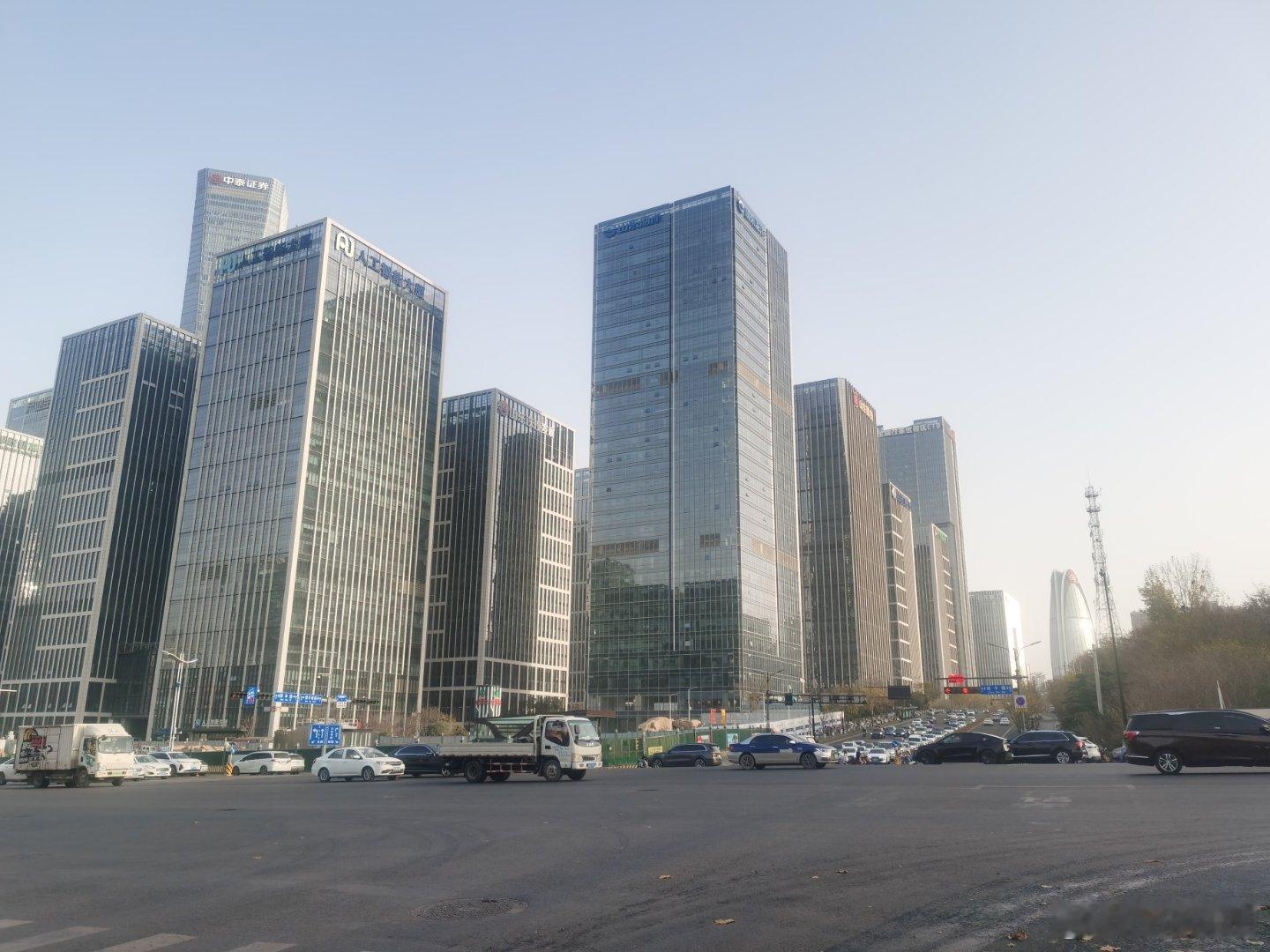 海港在亚冠折戟没几天，就举办了一场庆功会。出席的除了地方分管领导和俱乐部相关人员