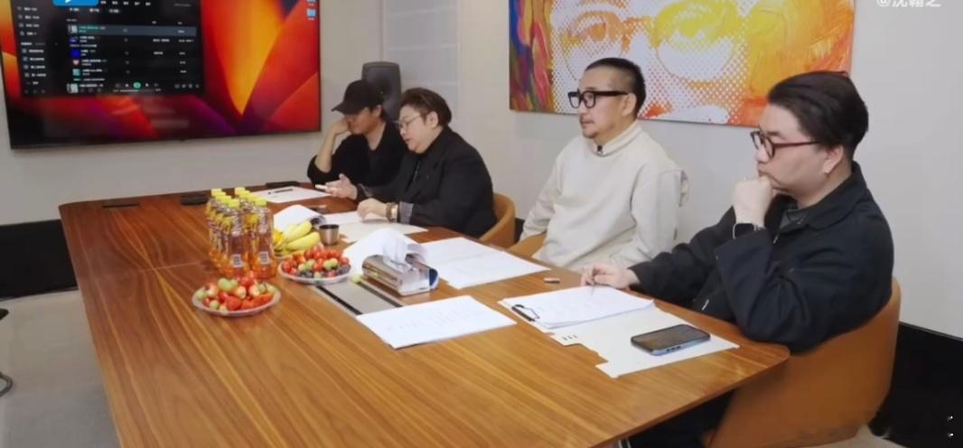 韩红说他适合唱小情歌节目里，她大胆提议黄誉博唱《小情歌》。尽管黄誉博起初慌乱无措