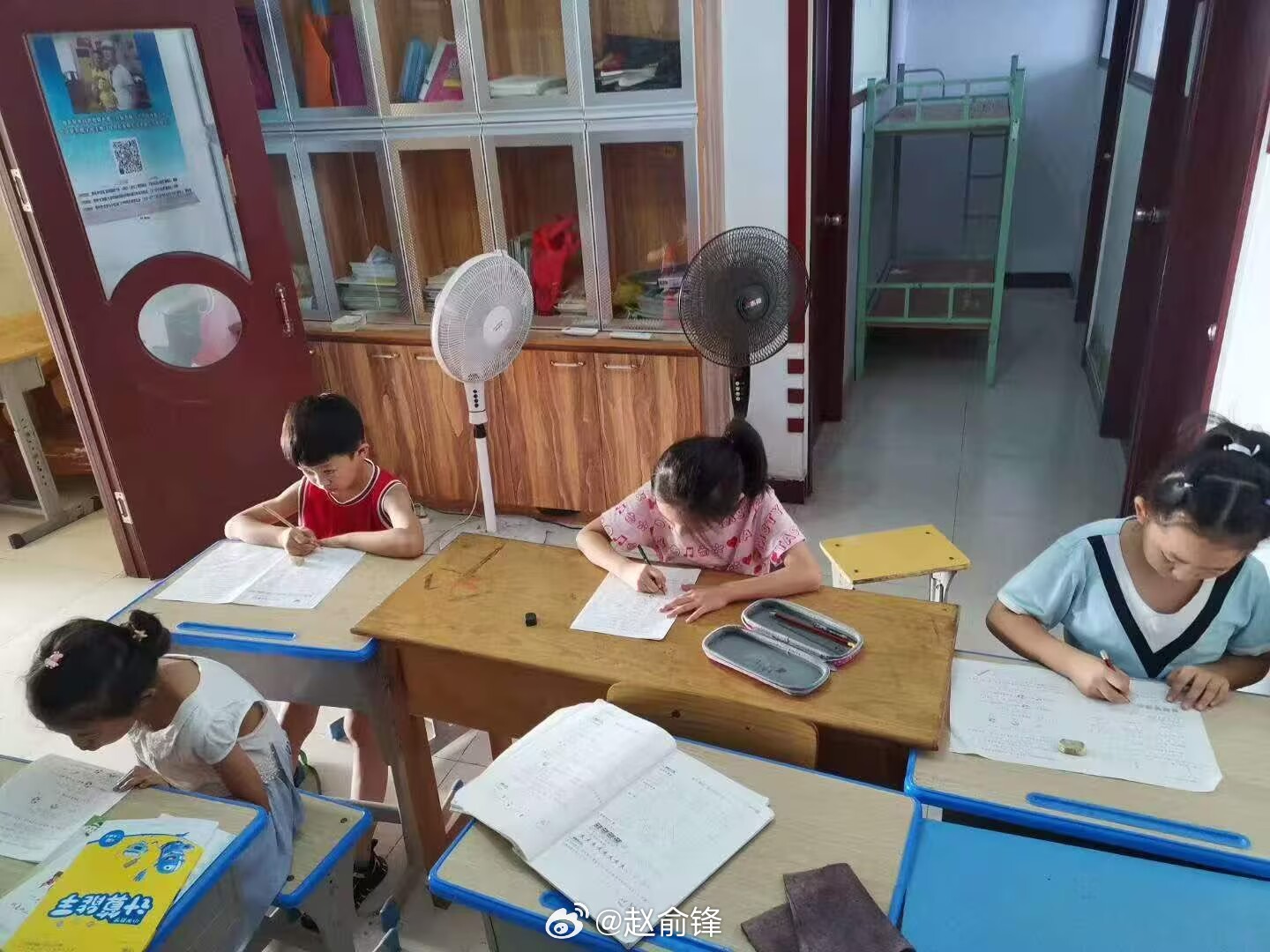 【智润童心美社区！曲师大青年学子下沉梁山践行志愿使命】大学生三下乡志愿助童护家园