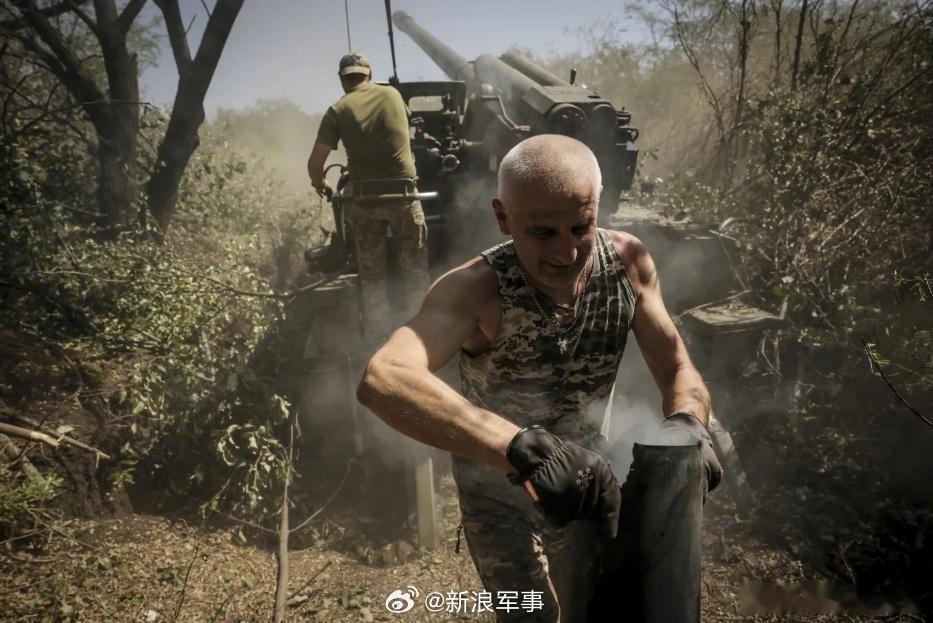【前线|#美媒曝光乌军弊病#：新兵不开枪，逃兵频现，有指挥官气得想自杀】#美媒曝