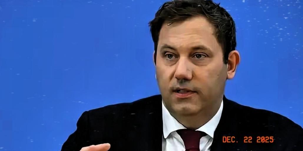 刚从中方访问回国的德国财政部长克林拜尔，在德国接受采访时警告说：我在中国已经亲眼