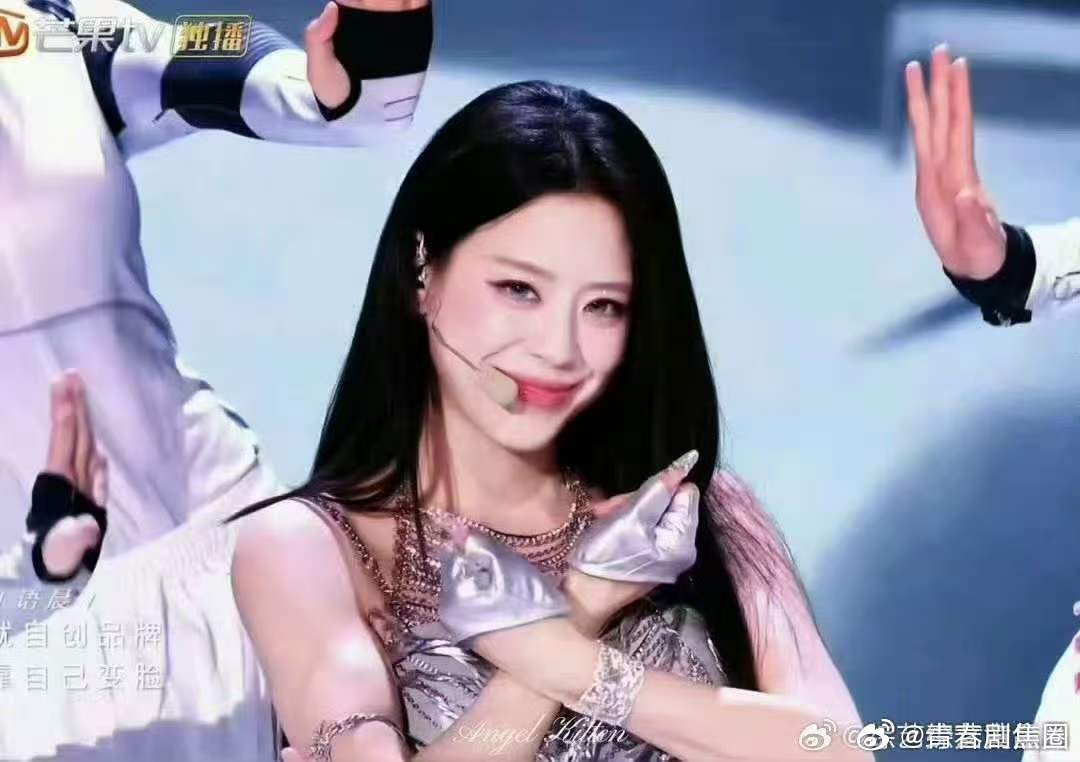 谢娜说江语晨是进步女一浪姐直播江语晨一次次突破舒适圈，舞台表现惊艳众人，谢娜认定