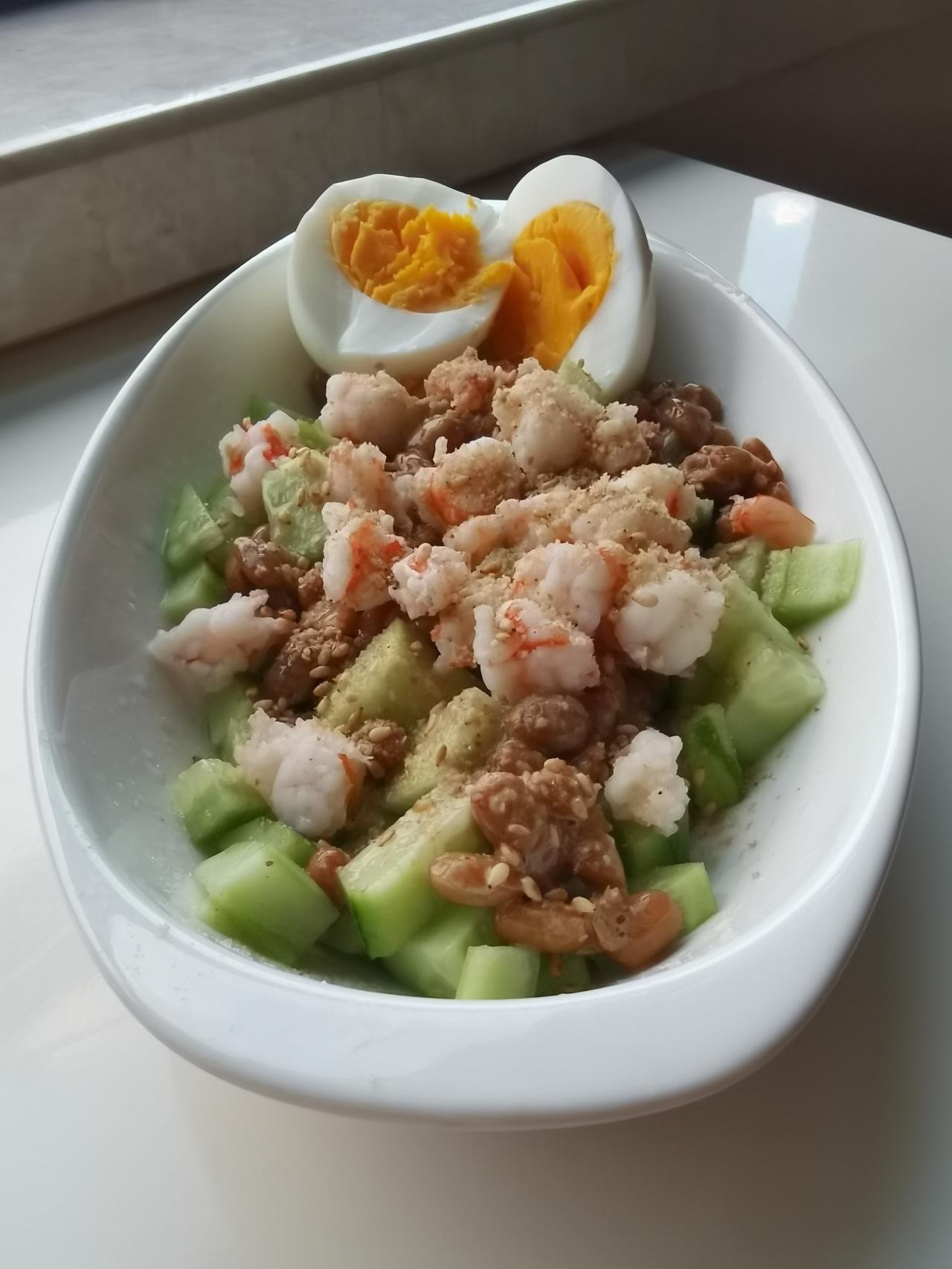 【今日早餐打卡】
纳豆黄瓜虾仁丁凉拌、鸡蛋、牛奶咖啡、糍粑。

【今日小感悟】