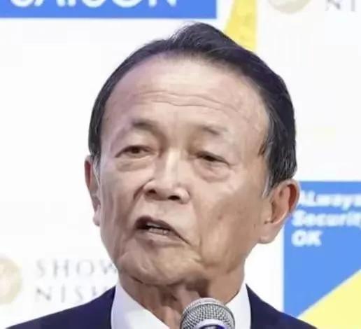 这一次日本彻底不装了！麻生太郎公开承认，日本之所以挑衅中国，真正值得盯住的，不是