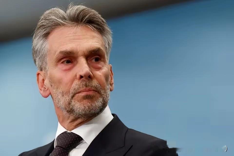 家人们，最近荷兰这事儿可太让人来气了！很多人一看荷兰要求谈判，就觉得它是“服软”